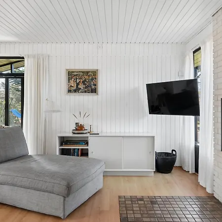 Holiday home For 2 Families By The Water Boto By