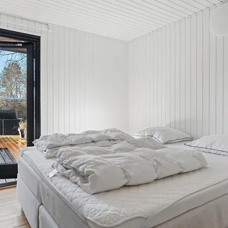 For 2 Families By The Water Feriehus Bøtø By