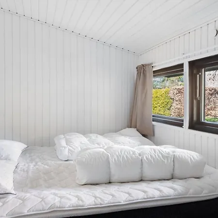 Holiday home For 2 Families By The Water Boto By