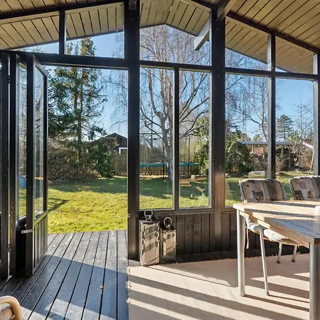 Feriehus For 2 Families By The Water Bøtø By